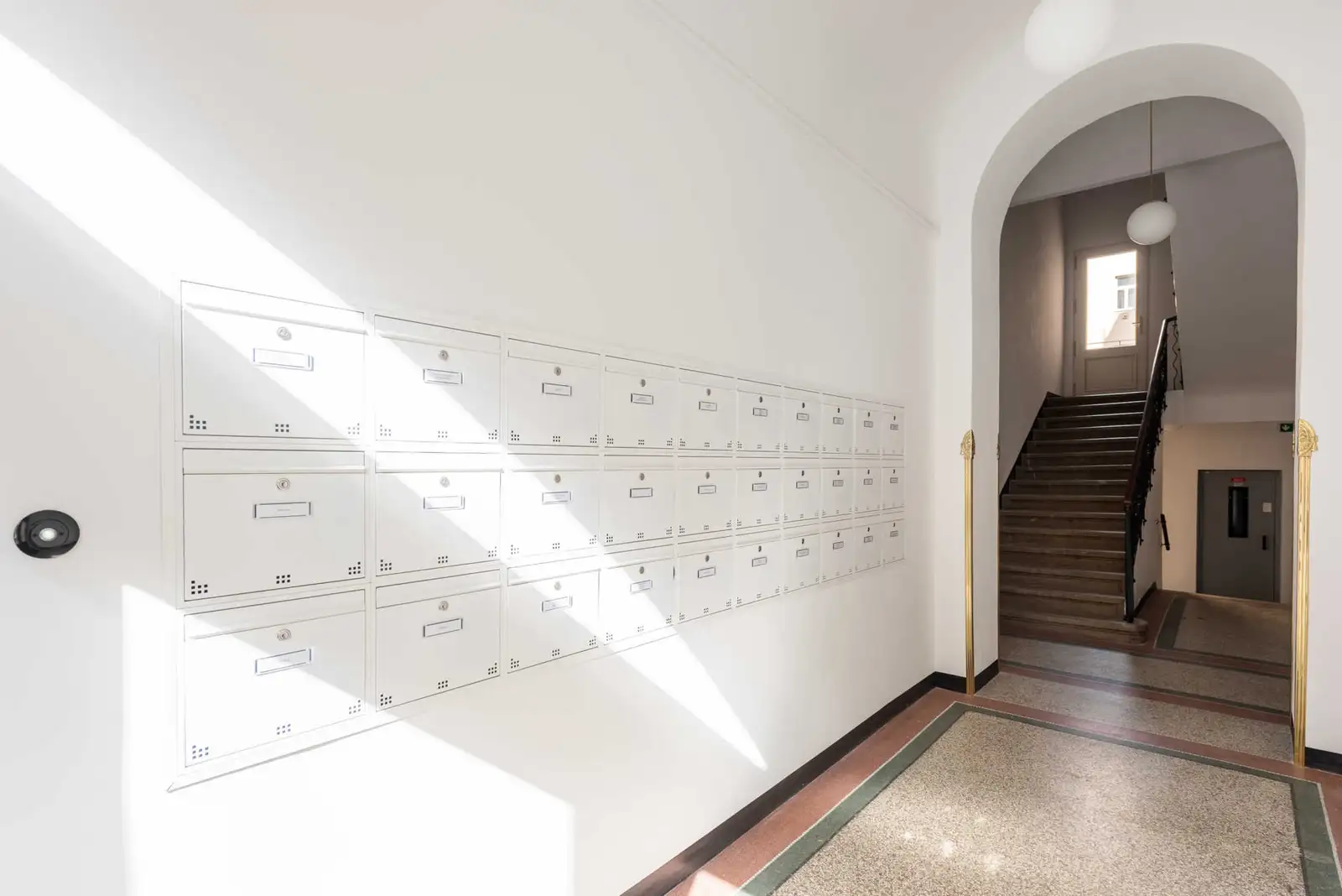 Rekonstrukce bytového domu, Praha 3 – fotografie 1 z 13