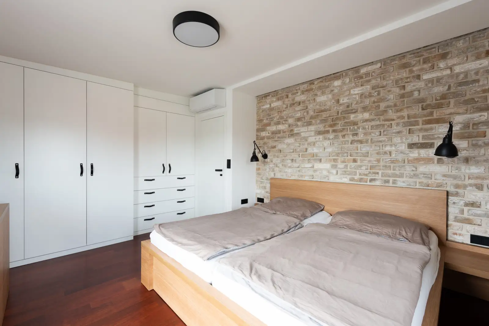 Kompletní rekonstrukce půdního bytu, Praha 2 – fotografie 13 z 16